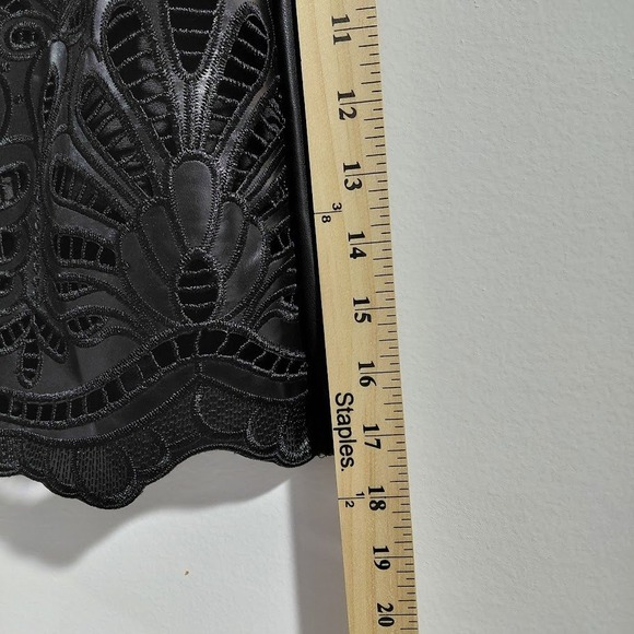 ChicMe Womens Black Faux Leather Laser Cut Lace Mini Skirt Size Medium - Picture 8 of 10